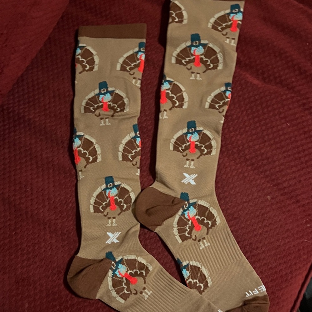 Extreme Fit - Fun Turkey Patterned Men's Socks - Tan and Brown